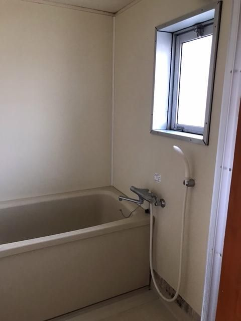 第2江頭ハイツの浴室|きれいな窓付きのお風呂です♪