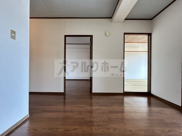 玉手山ハイツ１号館の居間・リビング|玉手山ハイツ１号館