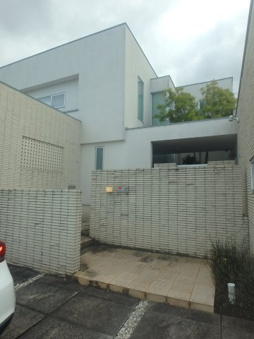 福島　とっても広いお庭のあるお家のエントランス