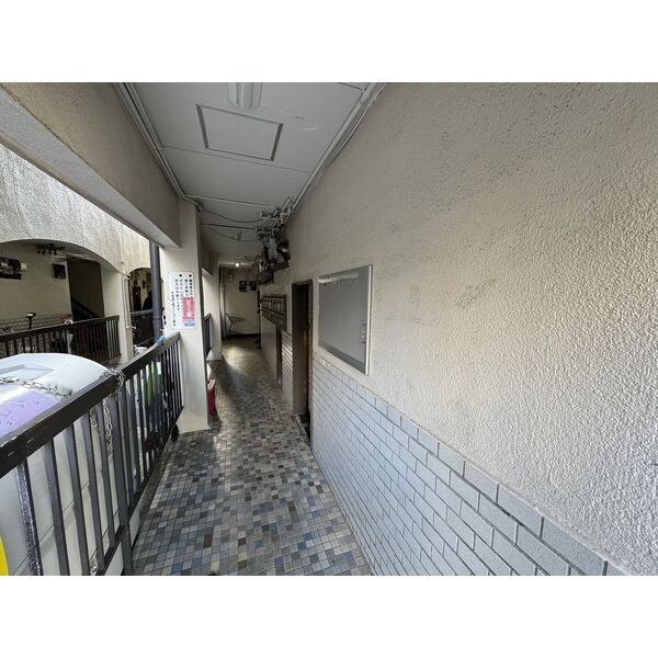 大阪市城東区諏訪４丁目の賃貸マンションのロビー