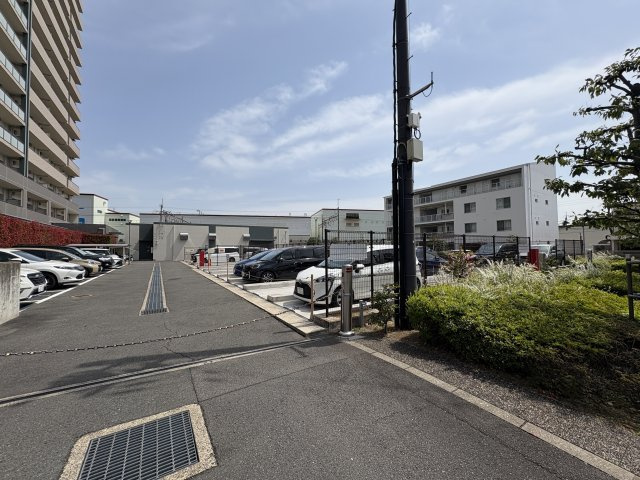 ローレルスクエア長岡京の駐車場