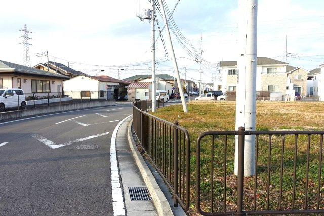 前橋市六供町　売地の前面道路含む現地写真|西側道路を南から北方向