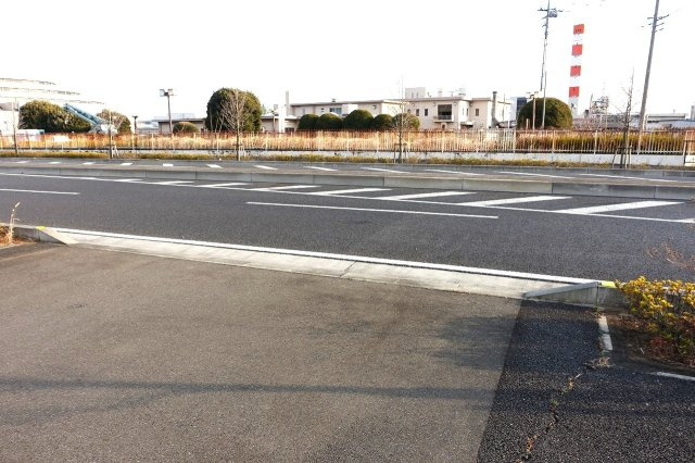 前橋市六供町　売地の外観|南側道路の歩道切り下げ部分