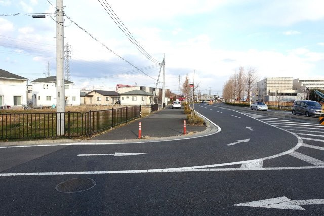 前橋市六供町　売地の前面道路含む現地写真|南・西道路の角地