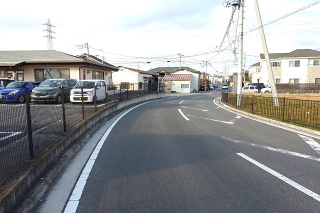 前橋市六供町　売地の前面道路含む現地写真|西側道路を南から北方向