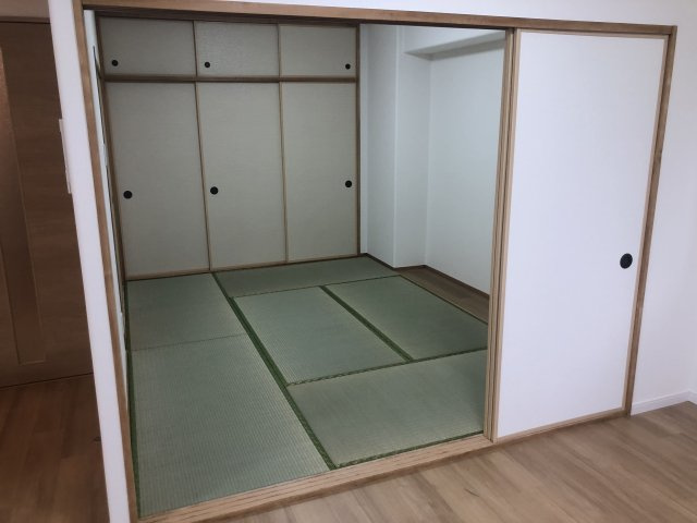【和室】 | サーパスシティ前原参番館 | リビングダイニングとつながった快適な和室のお部屋。様々な用途にお使いいただけます