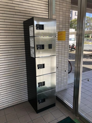 【設備】 | サーパスシティ前原参番館 | 宅配ボックスがあると不在時や手が離せない時でも荷物を受け取れるので助かりますね