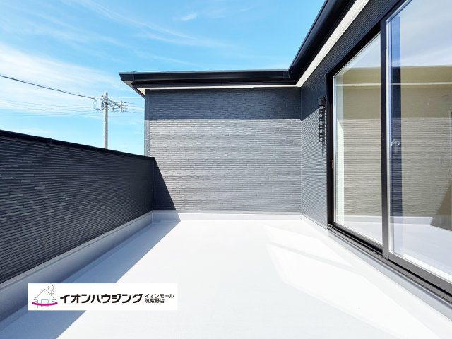 バルコニーは風通しが良く、日中は日当たりも良好です♪