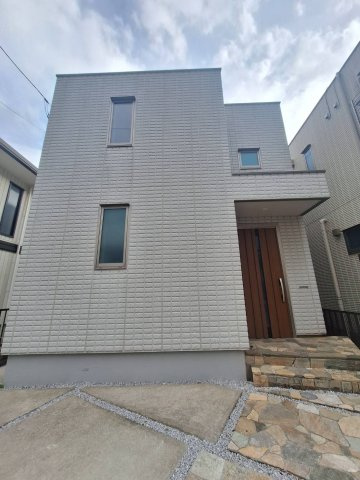 白根6丁目ヘーベルハウスのエントランス