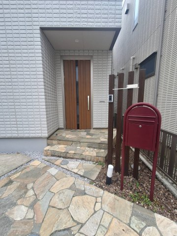 白根6丁目ヘーベルハウスのエントランス