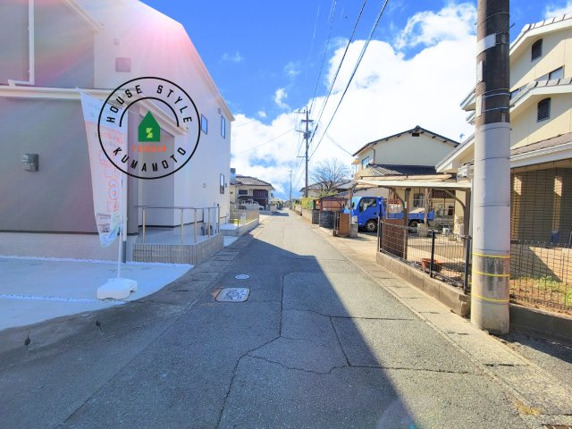 合志市須屋群窪第1-2棟（1号棟）の前面道路含む現地写真|前面道路です。