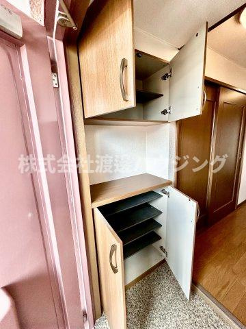 テラジハイツ1号館の収納|玄関収納