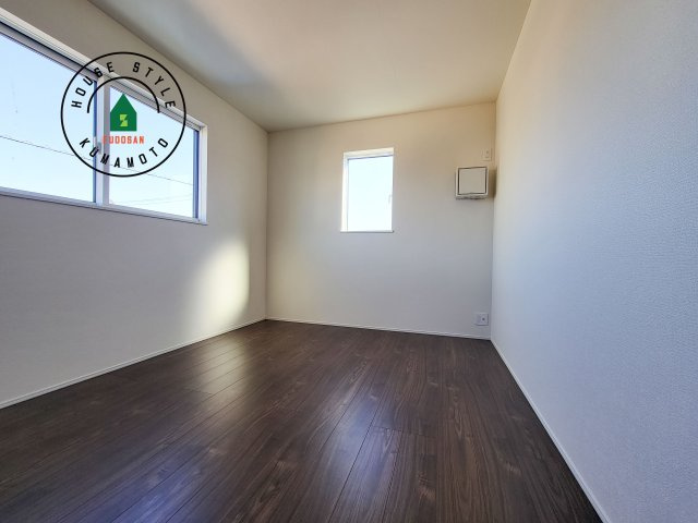 合志市須屋群窪第1-2棟（2号棟）の子供部屋|採光良好な洋室は全居室、複層ガラスの遮熱効果と断熱効果で、一年中快適に過ごせます。