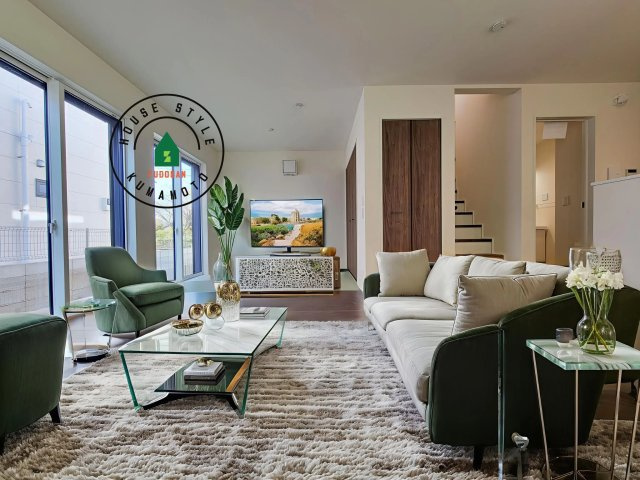 合志市須屋群窪第1-2棟（2号棟）の居間・リビング|キッチンからリビングをしっかり確認できます。家族の笑顔があふれる空間になりそうですね。※家具はCGを合成したものです。