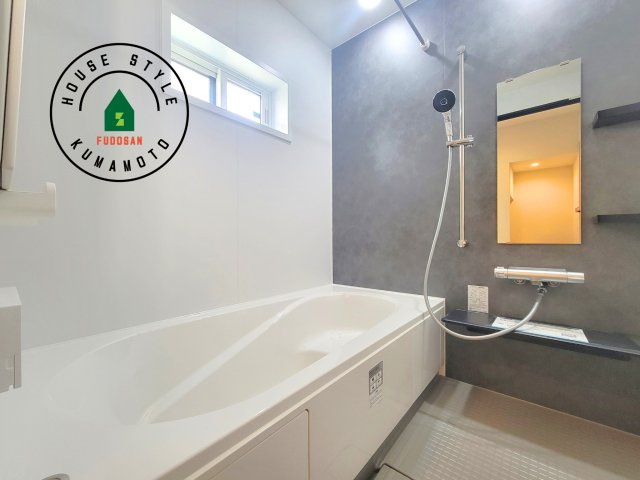 熊本市西区田崎1丁目第1-2棟（2号棟）の浴室|1日の疲れを癒してくれる広々バスルーム。雨の日のお洗濯にも大活躍な浴室乾燥機付です！
