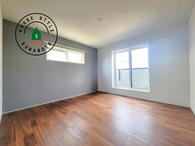 熊本市西区田崎1丁目第1-2棟（2号棟）の寝室|主寝室には収納力に優れたクローゼットがありますので、お部屋もすっきり片付きます。