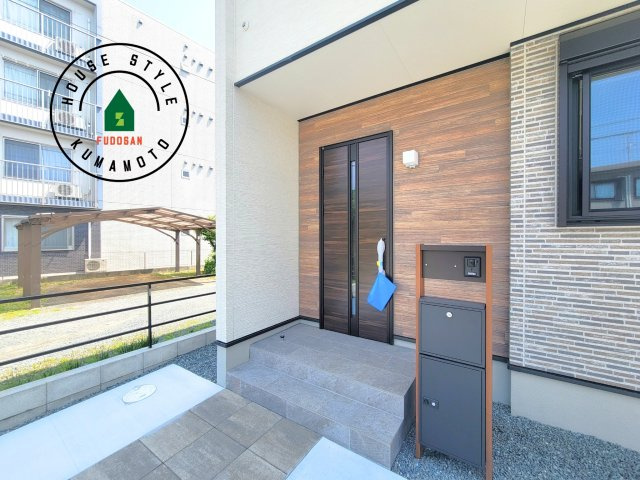 熊本市西区田崎1丁目第1-2棟（2号棟）の玄関|おでかけの時も帰った時も、「我が家」を最初に感じでもらえる素敵な空間に。