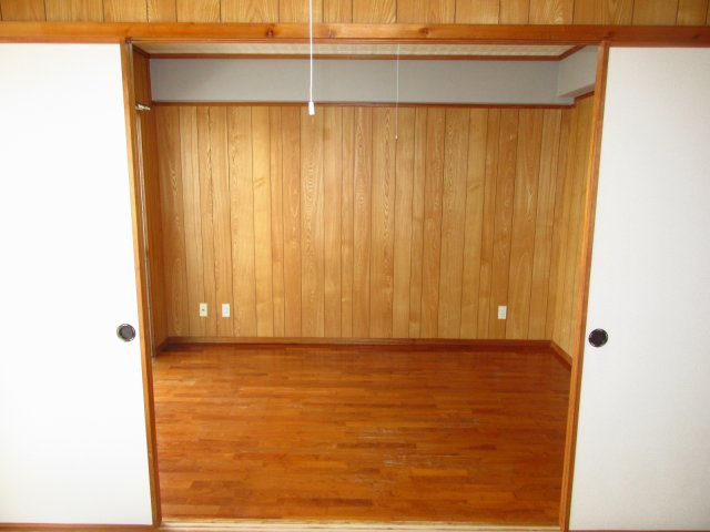 第２長嶺ハイツの洋室