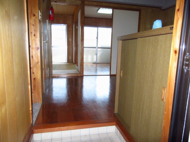 第２長嶺ハイツの玄関