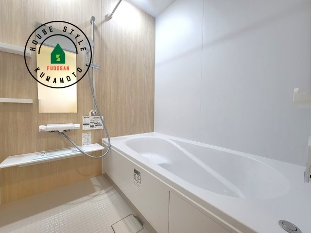 熊本市中央区薬園町第1-2棟（1号棟）の浴室|1日の疲れを癒してくれる広々バスルーム。雨の日のお洗濯にも大活躍な浴室乾燥機付です！