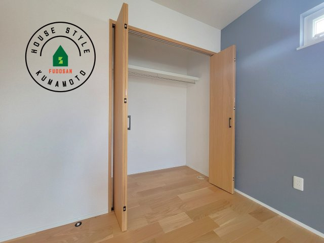 熊本市中央区薬園町第1-2棟（1号棟）の収納|洋服や大きな荷物が多い方や人数の多いご家族などは、一般的なクローゼットよりもウォークインクローゼットのほうが使い勝手が良いです。