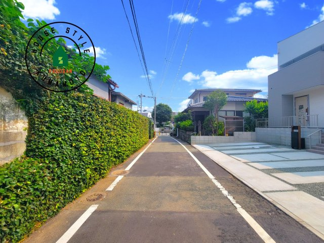 熊本市中央区薬園町第1-2棟（1号棟）の前面道路含む現地写真|前面道路です。