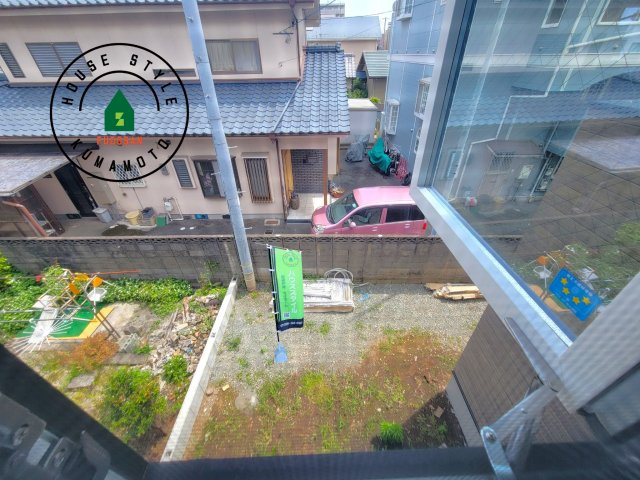 熊本市中央区薬園町第1-2棟（1号棟）の展望|窓から緑が見える物件も魅力的です。