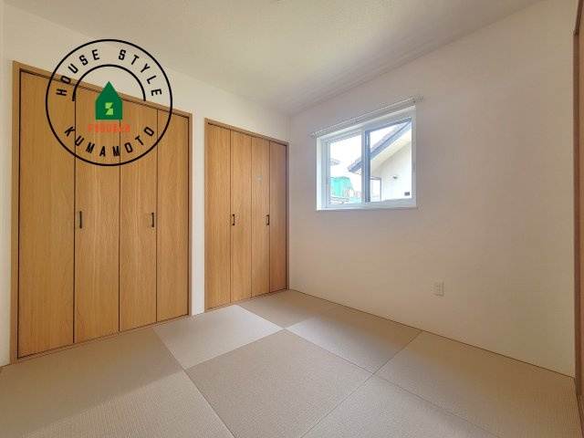 熊本市中央区薬園町第1-2棟（1号棟）の和室|和室を上手に活用すると暮らし方の幅が広がります。例えば普段は開け放して、子供の小さいうちはお昼寝や遊びのスペースに。畳はソフトなので転んでもケガをしにくく安心です