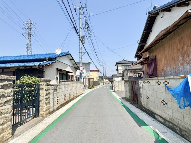 古河市松並中古戸建の前面道路含む現地写真