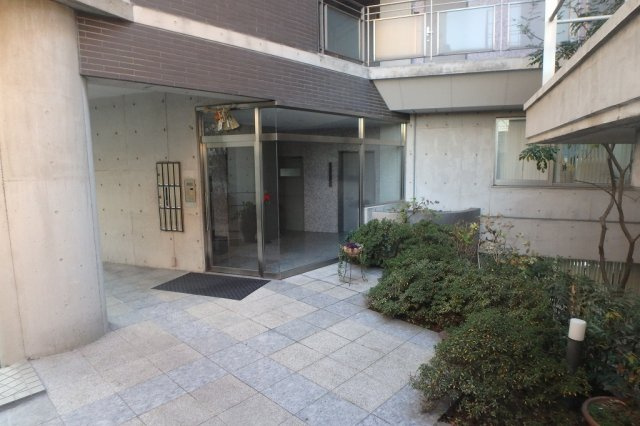 千石コートハウスのロビー