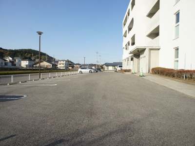 【駐車場】 | コートリジエール | 駐車場使用可能です♪