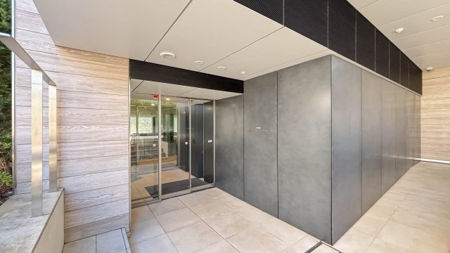 プラウド新宿中落合のエントランス