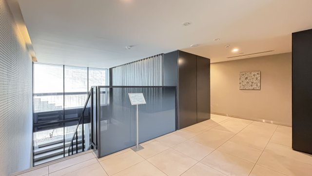 プラウド新宿中落合のエントランス