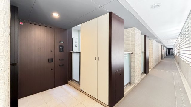 プラウド新宿中落合の玄関