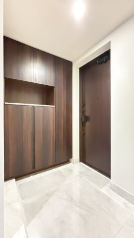 プラウド新宿中落合の玄関