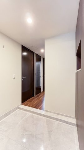 プラウド新宿中落合の玄関