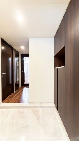 プラウド新宿中落合の玄関