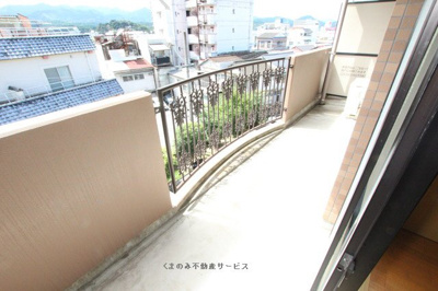 【バルコニー】 | アドバンス三本松 | 外からの目が気にならないバルコニーで洗濯物が干せます
アドバンス三本松　404号室　2024/9/19撮影