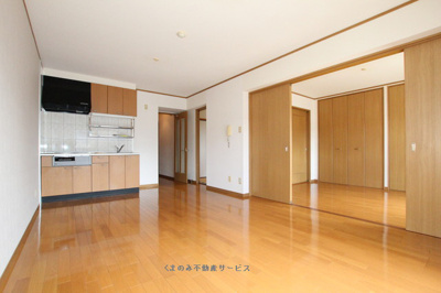 【居間・リビング】 | アドバンス三本松 | こちらのリビングで趣味の時間をお楽しみください
アドバンス三本松　404号室　2024/9/19撮影