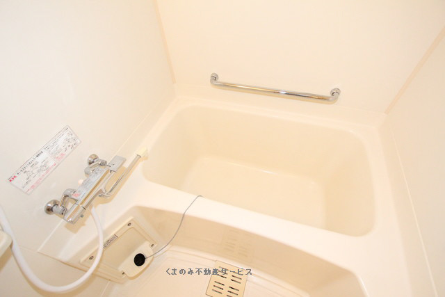 【浴室】 | アドバンス三本松 | コンパクトで使いやすいお風呂です
アドバンス三本松　404号室　2024/9/19撮影