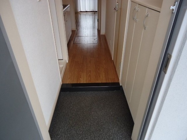 リバティ　ウイングの玄関