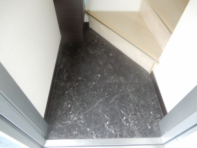 明石市大久保町松陰のアパートの玄関