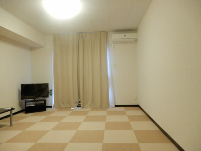 明石市大久保町松陰のアパートの居間・リビング