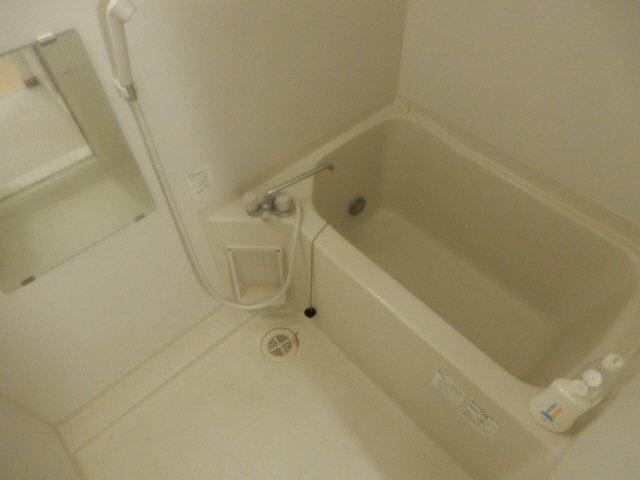 明石市大久保町松陰のアパートの浴室