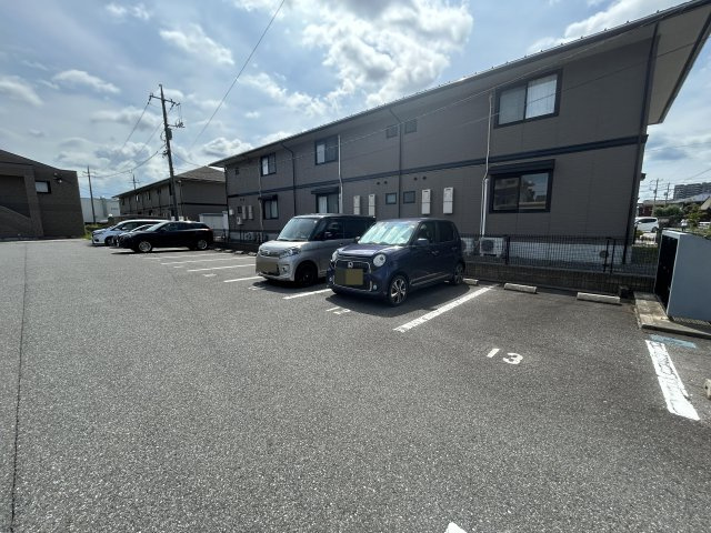 ライラックの駐車場