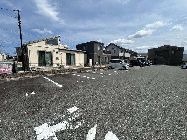 ライラックの駐車場