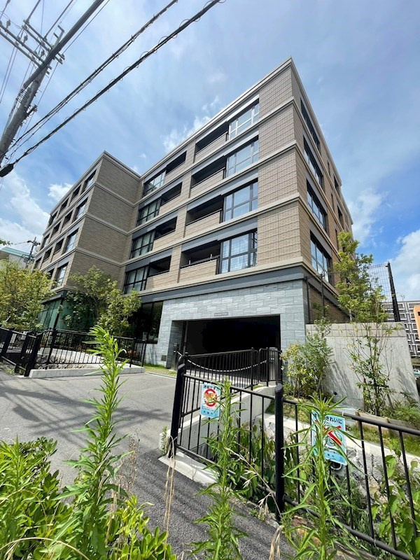 芦屋市朝日ケ丘町の賃貸マンションの外観