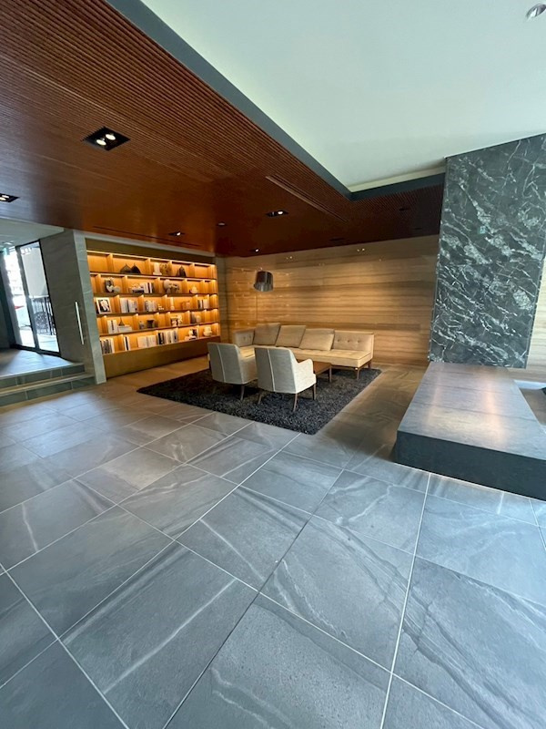 芦屋市朝日ケ丘町の賃貸マンションのロビー