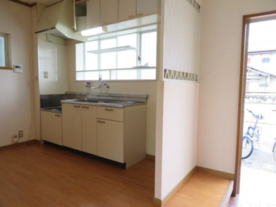 【設備】 | ベルシャイン柏原 | 玄関のパーテーション