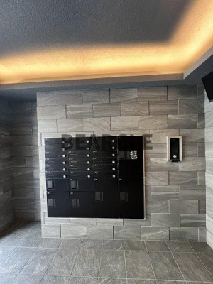 【エントランス】 | THE GARNET SUITE RESIDENCE 山科WEST | 毎日通るエントランスはこのようになっています